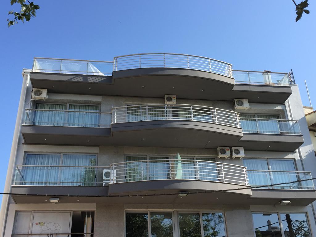 Apartments More Peraía